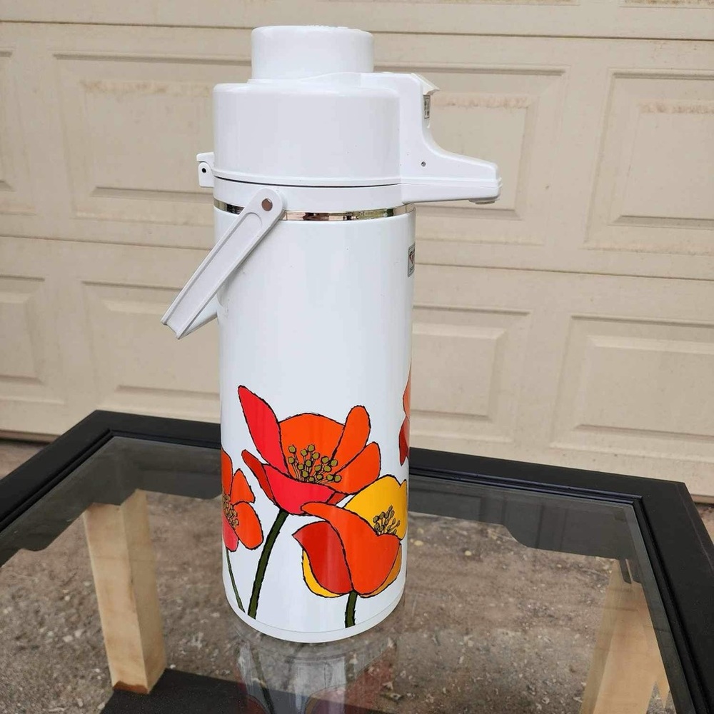 Vintage Floral Air Pump Thermos with Spinning bottom